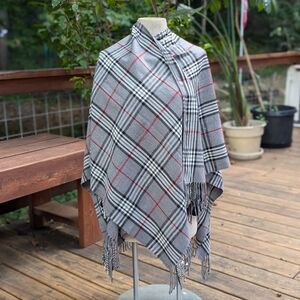 V Frass Gray Plaid Soft Shawl / Poncho / Cape / Wrap